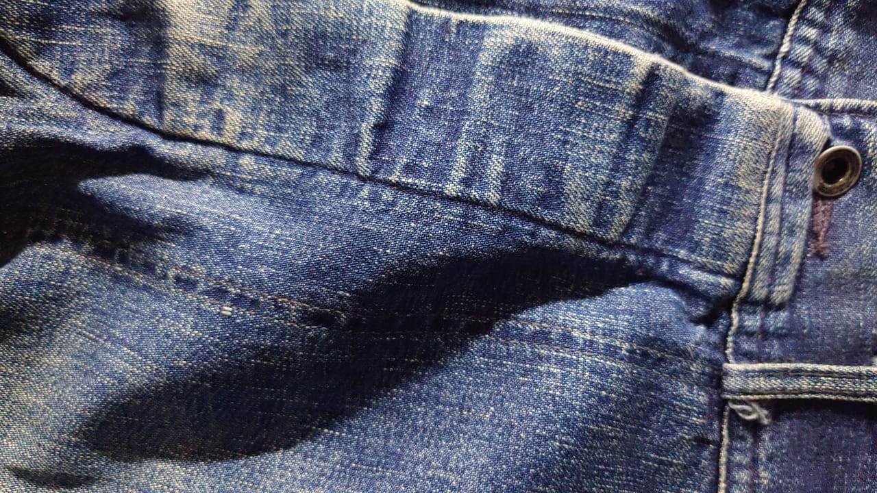 アタリによる明暗のコントラストが出たデニムの色落ち